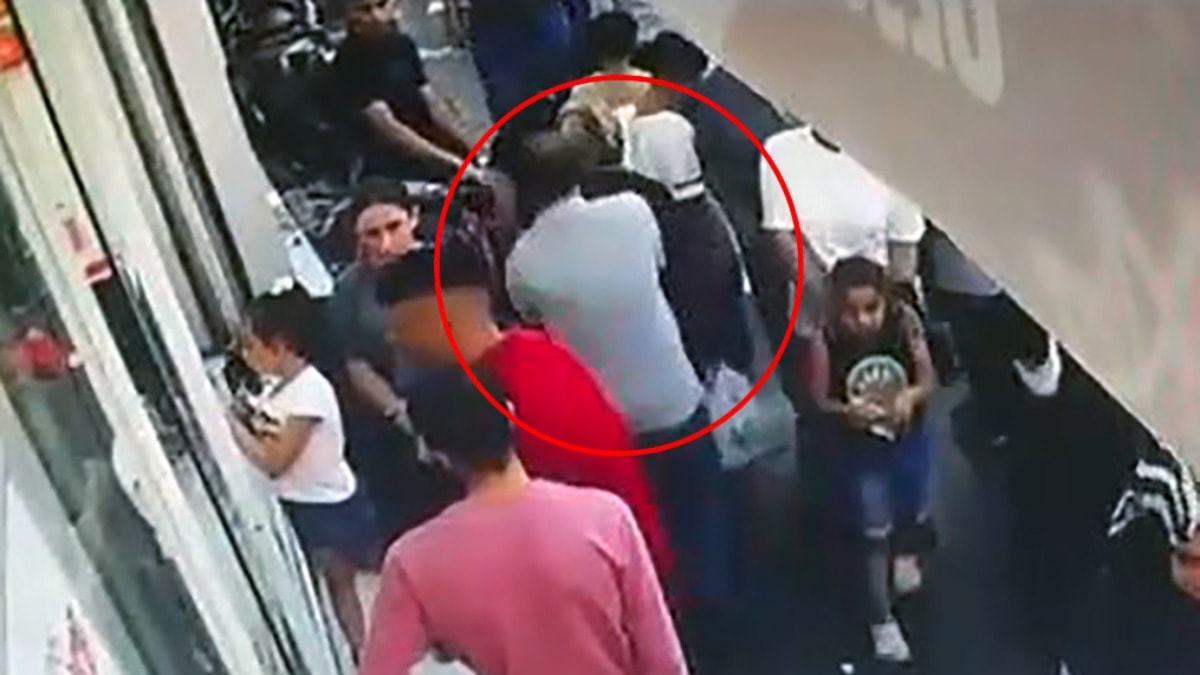 Alışveriş merkezinde kadının parasını çaldı! Savunması çılgına çevirdi