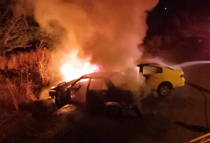 Nevşehir'de çarpışan iki otomobil yandı: 2 yaralı