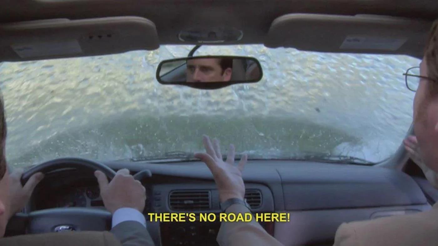 The Office bölümü gibi: Tesla’nın FSD sistemi aracı göle doğru sürdü