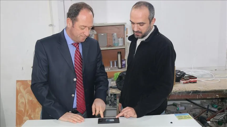 Adana'da emekli doktor zararlı mikroorganizmaları yok eden dezenfeksiyon kabini üretti