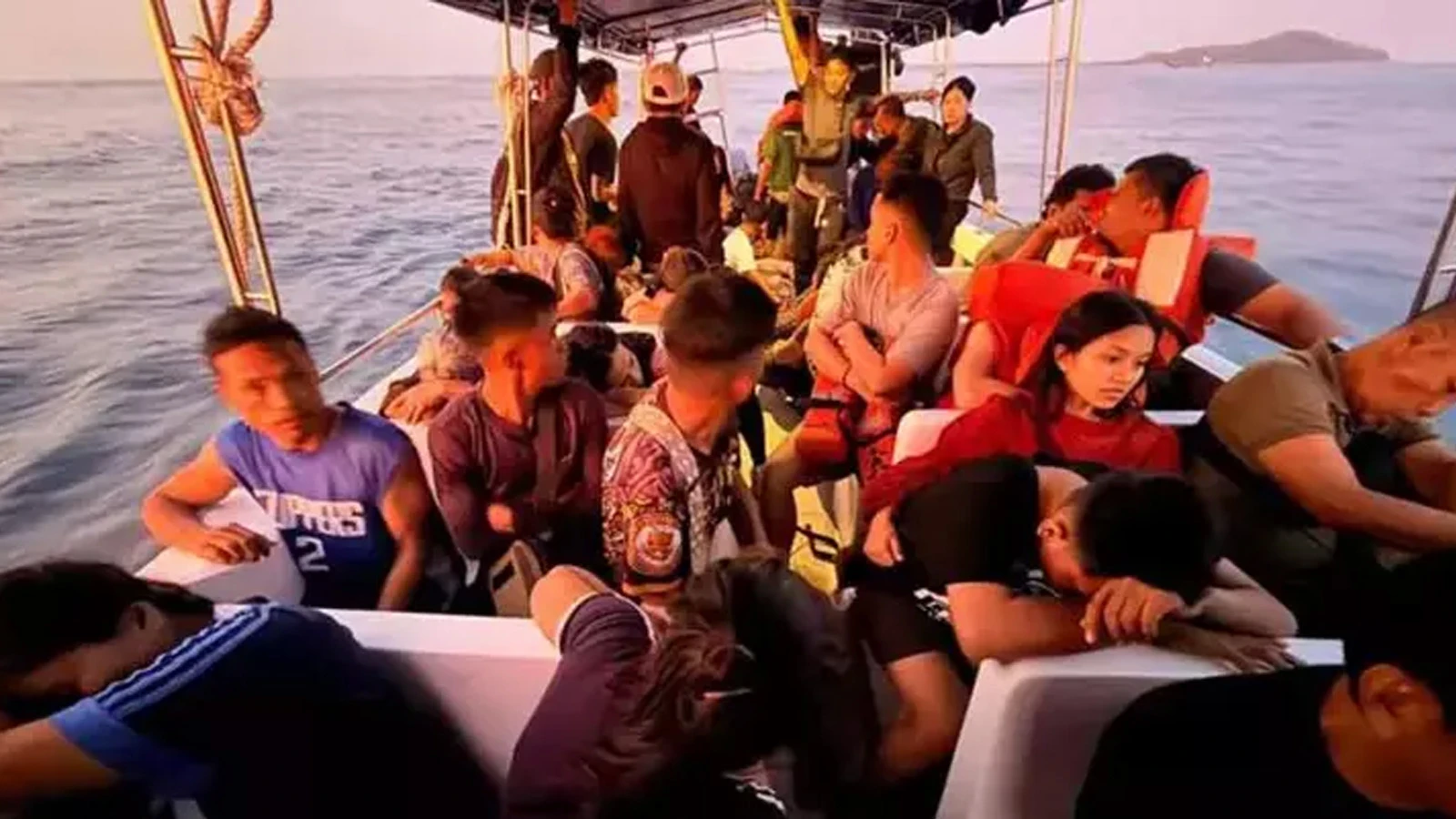 Filipinler'de batan feribotta can kaybı 52'ye yükseldi