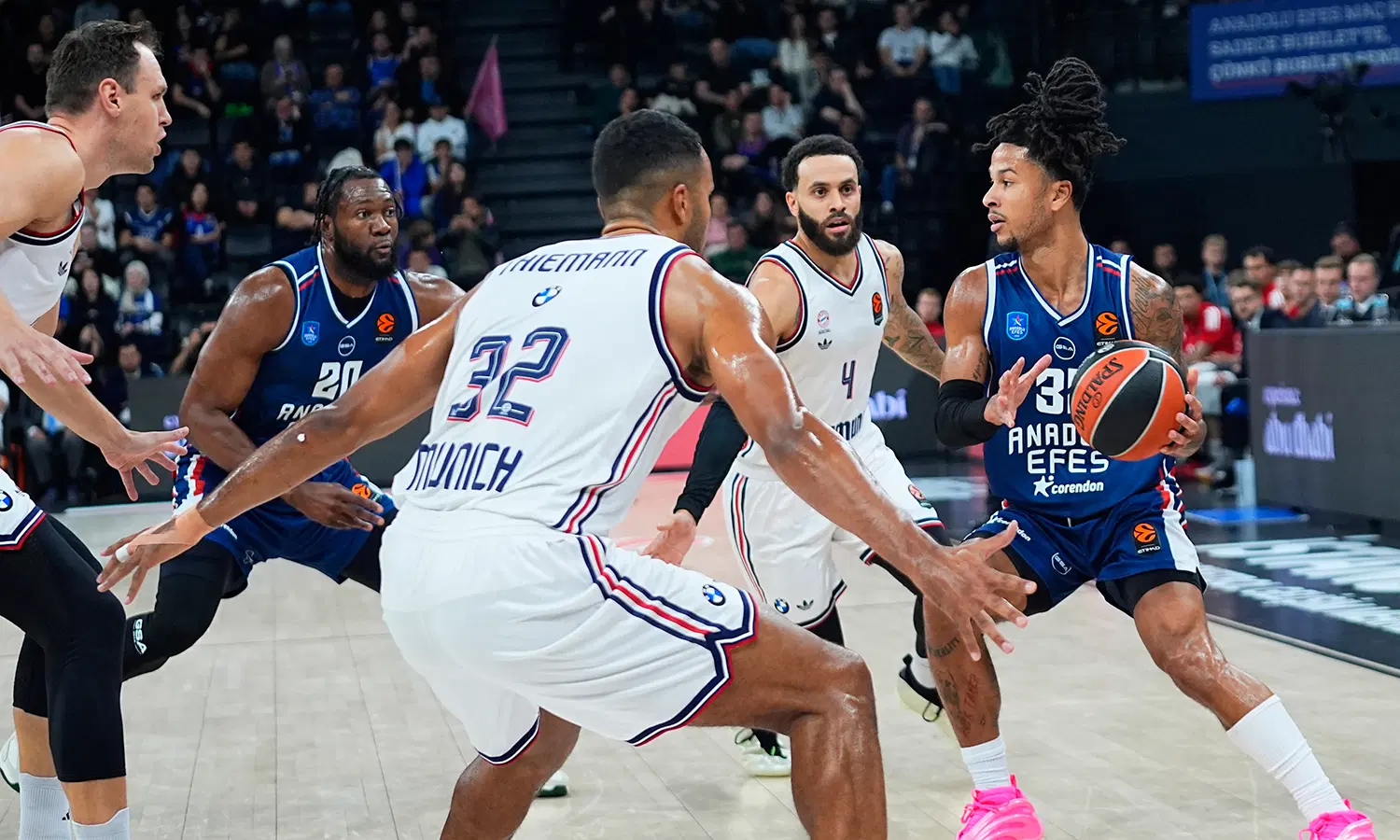 Anadolu Efes evinde Bayern Münih'e diş geçiremedi