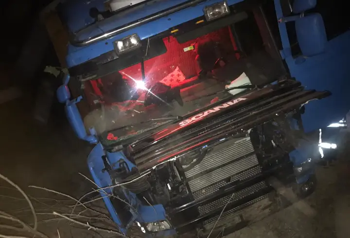 Çeltik tarlasına giren TIR'ın şoförü öldü