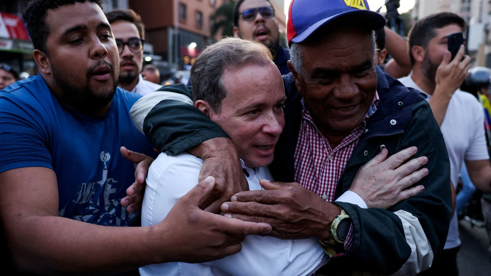 Venezuela'da yalancı bahar: Muhalif lider serbest bırakıldıktan 2 saat sonra kaçırıldı