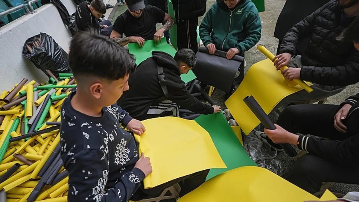 Bursaspor taraftarından şampiyonluk maçına 40 bin kartonluk koreografi
