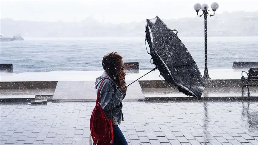 AKOM'dan İstanbul'da kuvvetli rüzgar ve sağanak uyarısı