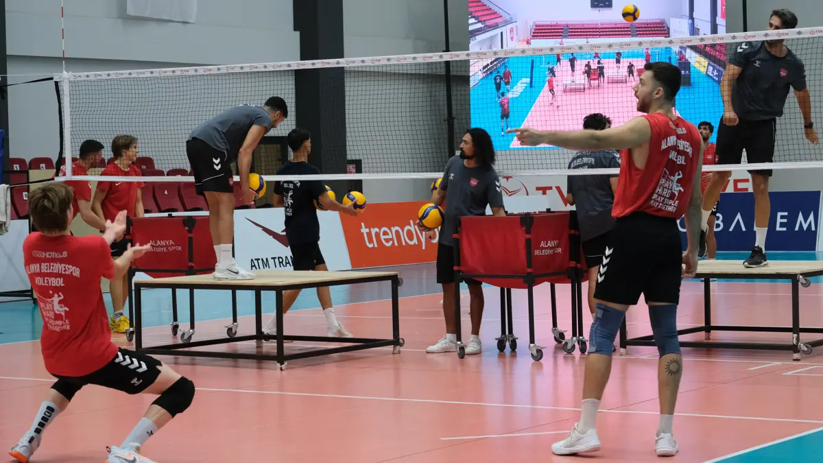 Alanya Belediyespor Erkek Voleybol Takımı, İstanbul Maçı Hazırlıklarına Başladı