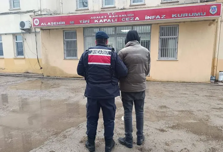 Evinden 1453 sentetik hapla yakalanan şüpheli tutuklandı