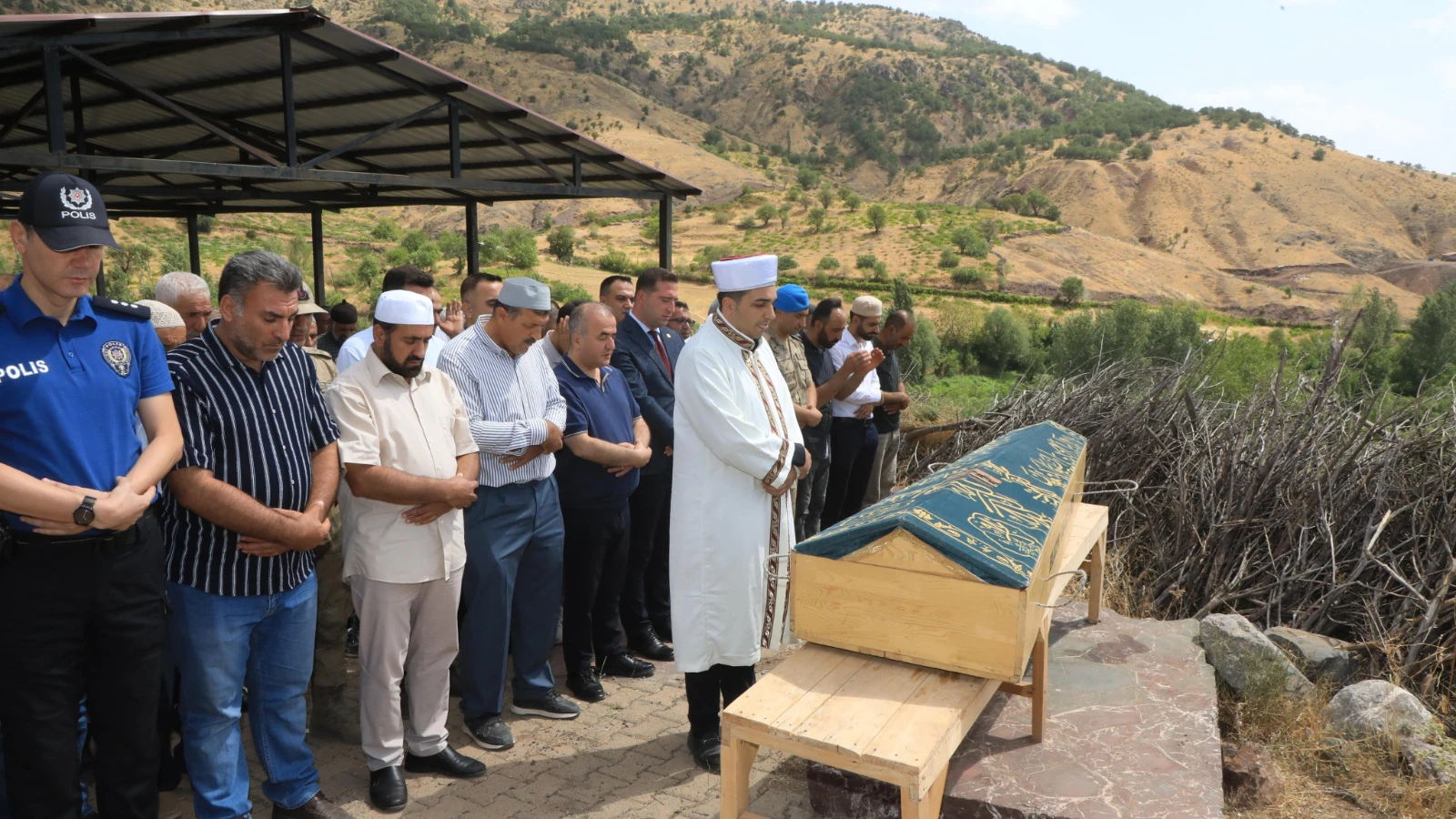 Elazığ'da maden ocağındaki göçükte ölen işçiye acı veda!