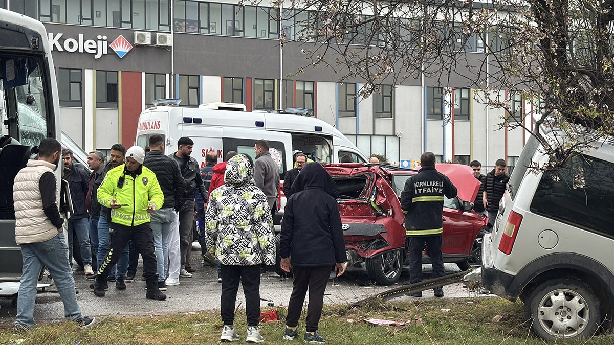 Kırklareli'nde 6 araç birbirine girdi: Yaralılar var