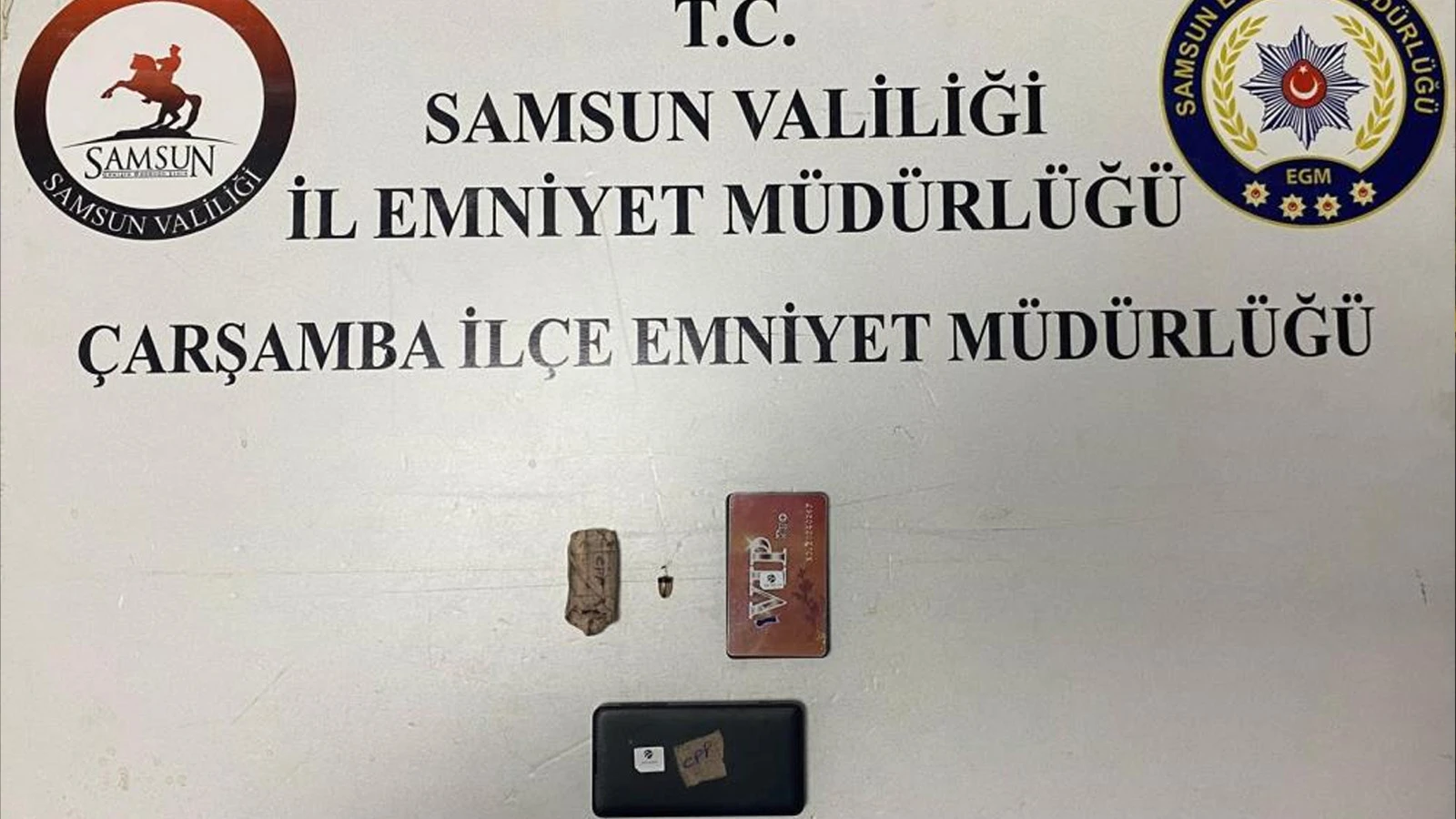 Ehliyet sınavına kopya düzeneğiyle girmeye çalışırken yakalandı