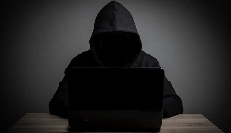 Siyah şapkalı hackerlara operasyon: Ellerinde 20 milyon kişinin bilgileri var