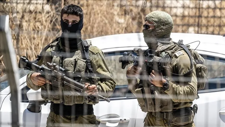 İsrail ordusu, Suriye'nin güneyinde 2 sivili daha alıkoydu
