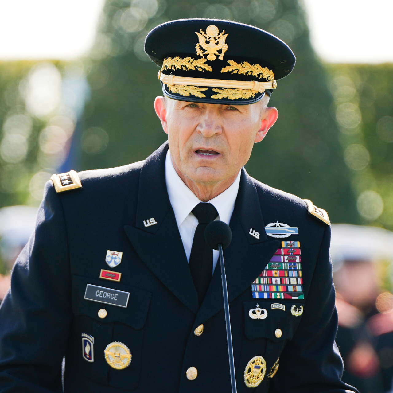 Trump'ın görevden aldığı generalden sert mesaj