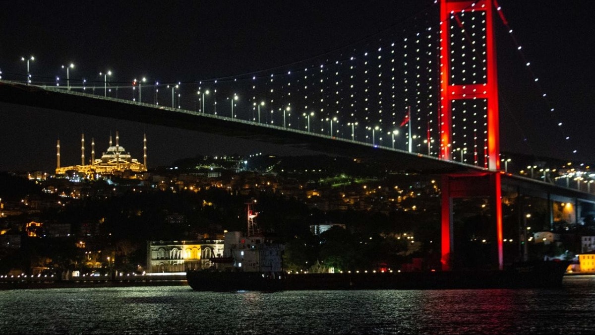 İstanbul Boğazı'ndaki yapılara inceleme!