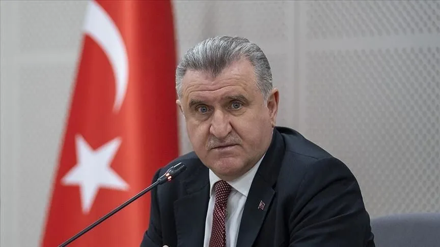 Bakan Bak'tan milli yüzücü Selin Hürmeriç'e tebrik 