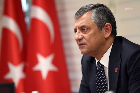 Özgür Özel'den Uçum'a Seçim Tarihi Yanıtı: Millet DEM'e Mi Sorsun, Yoksa Butlan CHP'sine Mi?