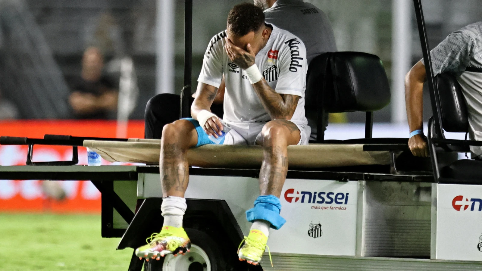 Neymar'ın sahalara dönüş tarihi yine belirsiz
