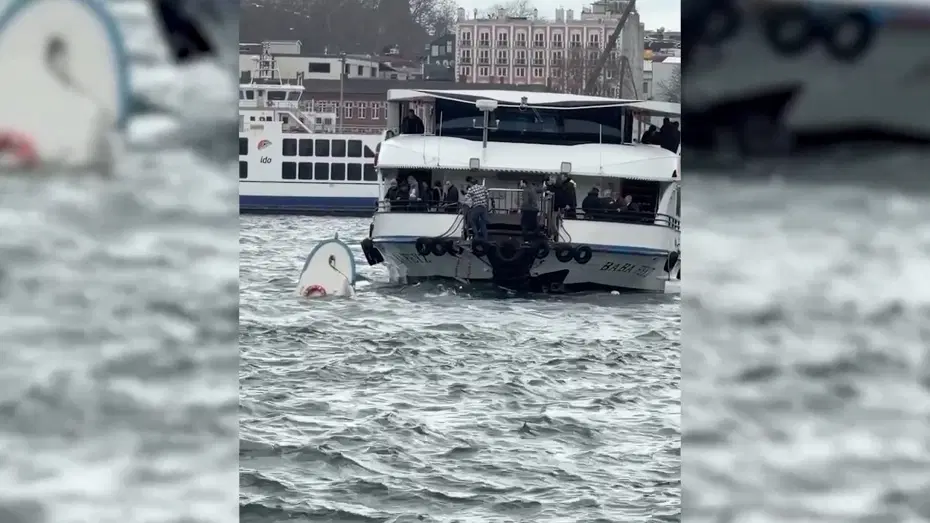 Karaköy'de yolcu vapurunun çarptığı teknedeki kişi denize düştü