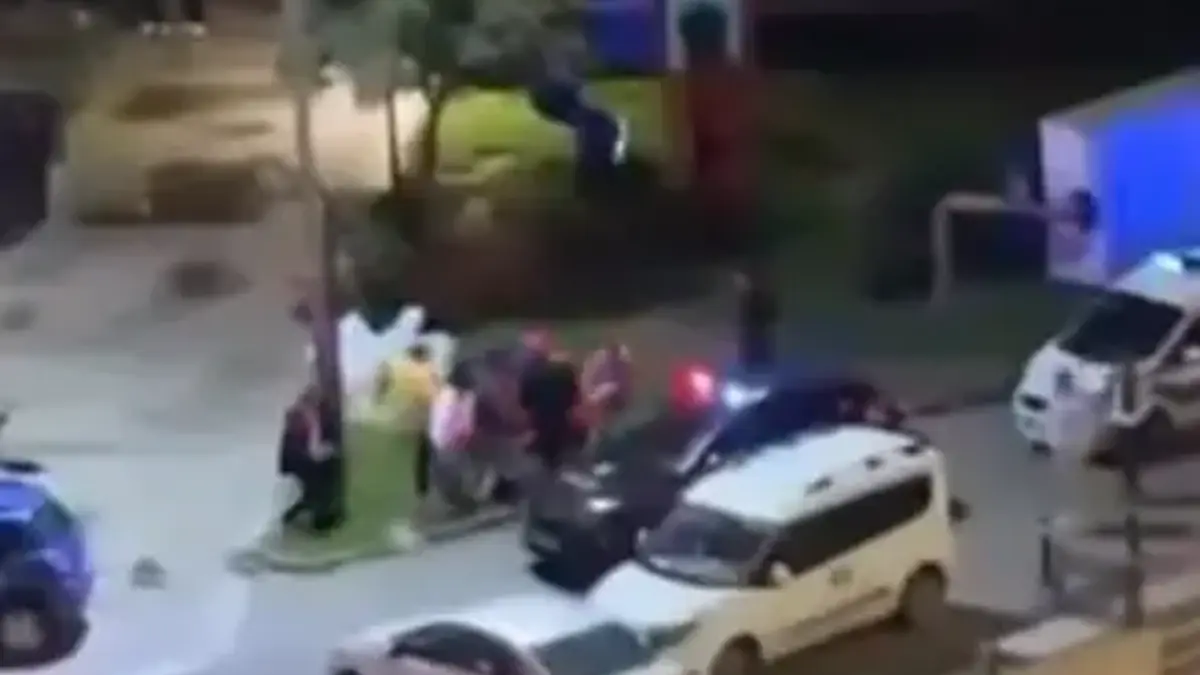Esenler'de Bıçaklı Kavgada Yaralanan 2 Kişi Hastaneye Kaldırıldı