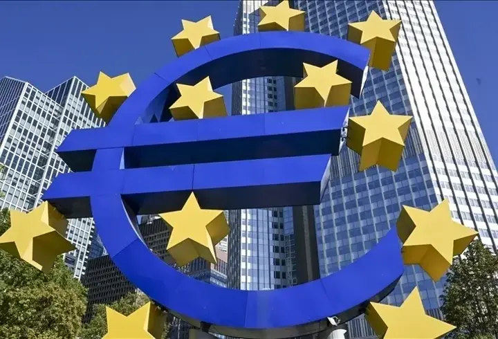 ECB Başkanı Lagarde: Enflasyon orta vadede yüzde 2’ye yakın seyredecek