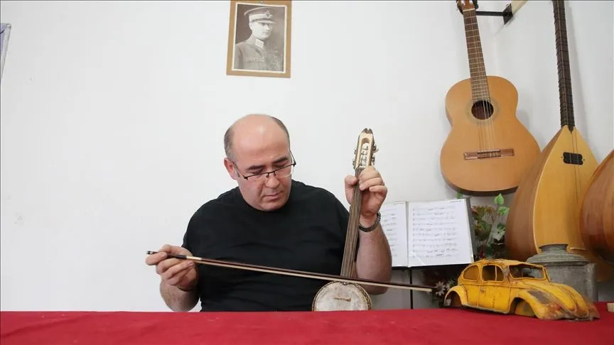 Çorum'da felsefe öğretmeni atık malzemeleri eşyalara dönüştürüyor
