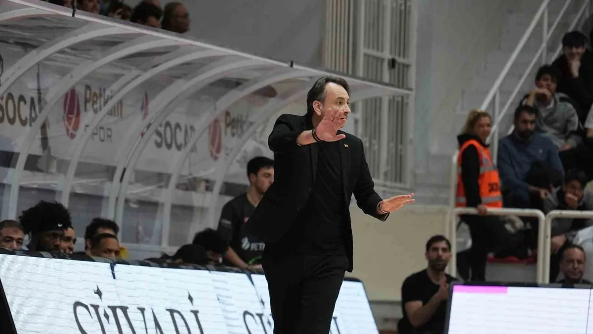Aliağa Petkimspor'da başantrenör Özhan Çıvgın ile yollar ayrıldı!