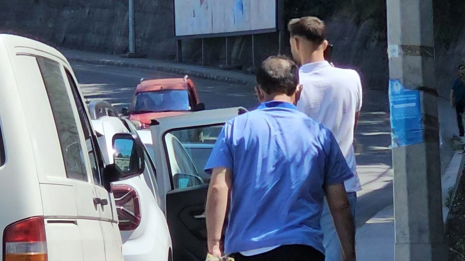 Kurban kesimi sırasında yaralanan 2 kişi hastanelik oldu