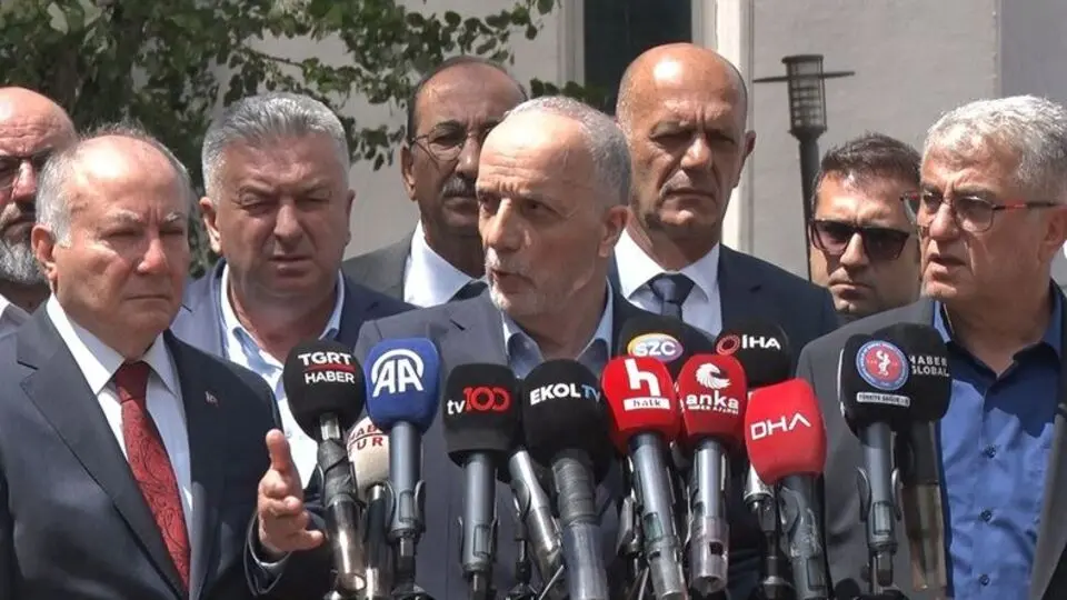 TÜRK-İŞ: Kamu sözleşmelerini ülke gündeminden çıkarsınlar