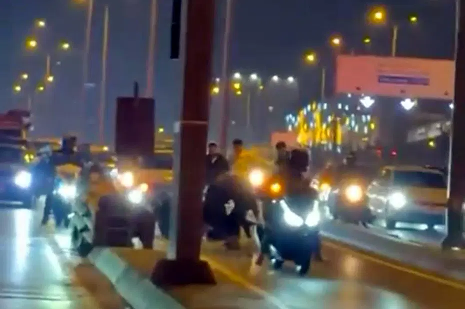 Beylikdüzü'nde kavga: D-100'ü birbirine kattılar