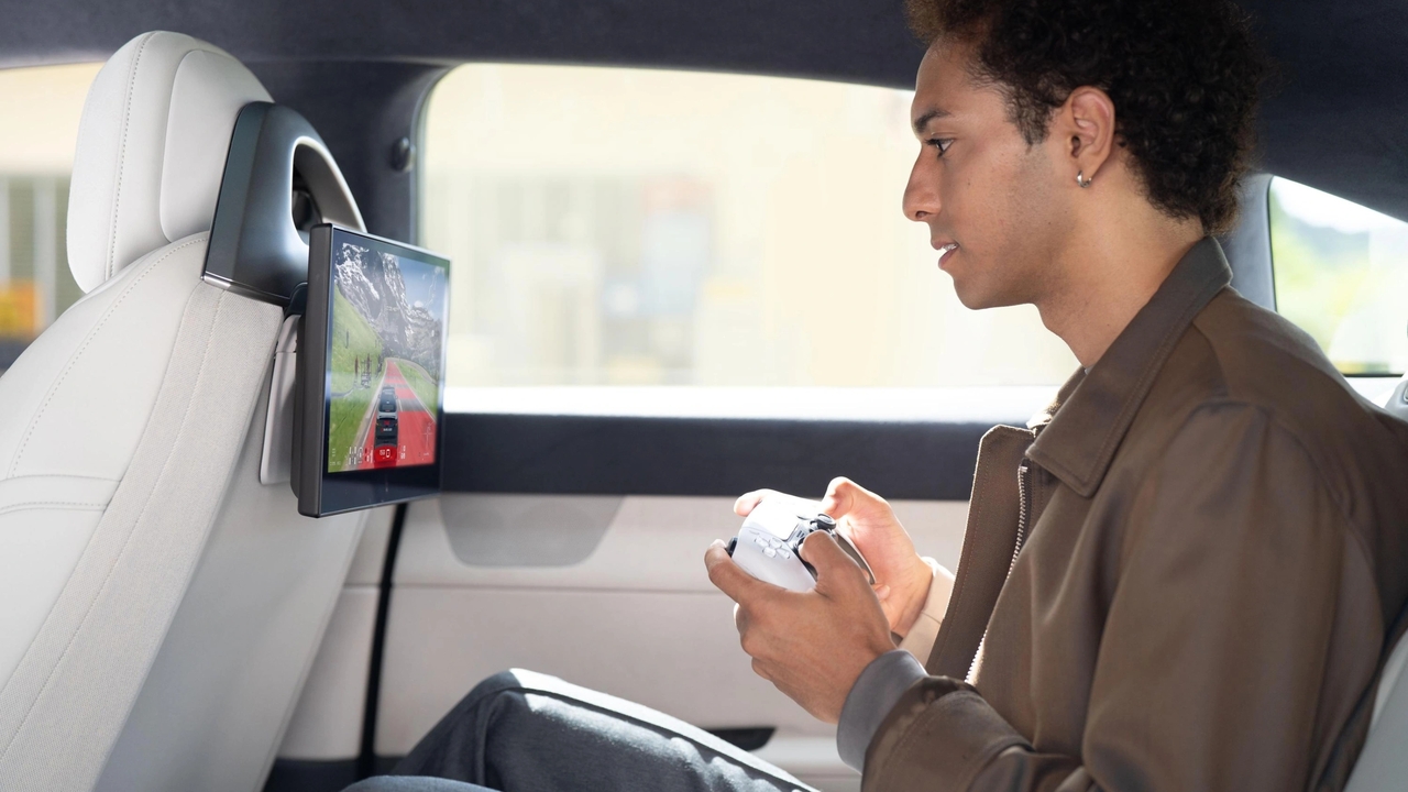 Sony PlayStation Destekli Otomobil Tasarladı!
