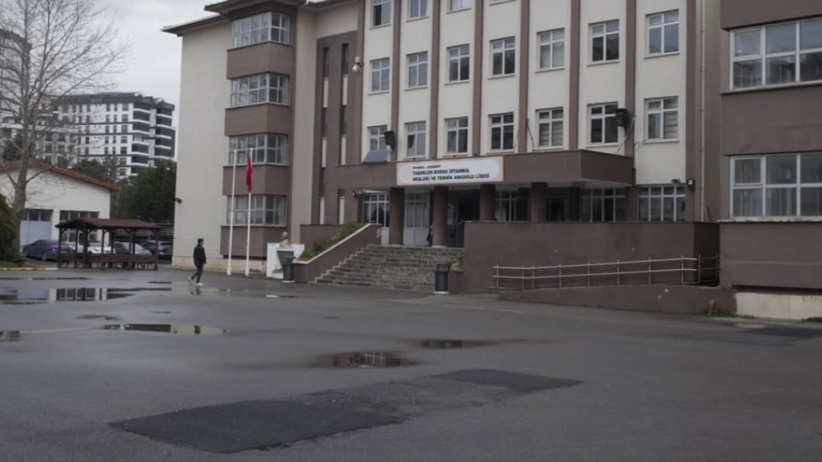 İstanbul'da lisede dehşet: İki öğretmeni ve bir öğrenciyi bıçakladı