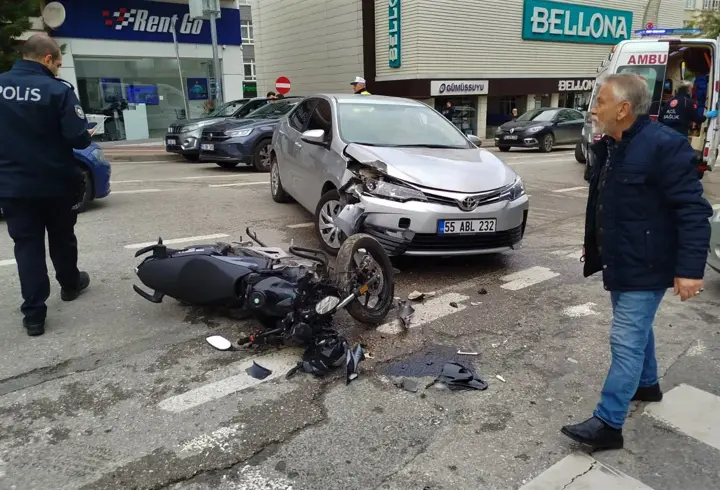 Otomobil ile motosiklet çarpıştı; 1 yaralı
