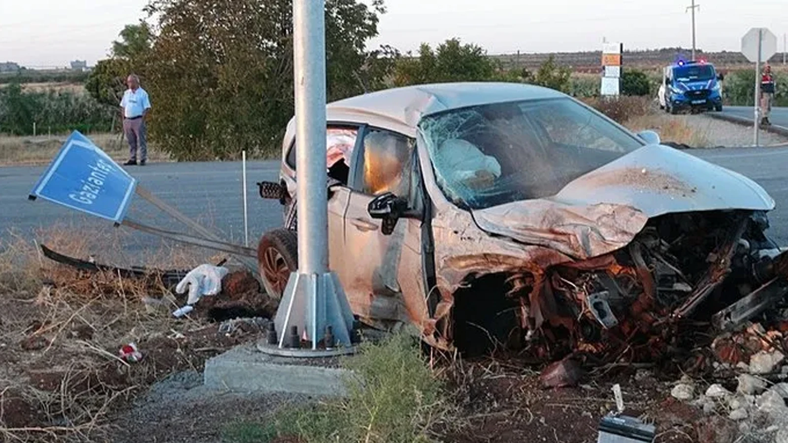 Kilis'te, otomobil ile minibüs çarpıştı! Çok sayıda yaralı var