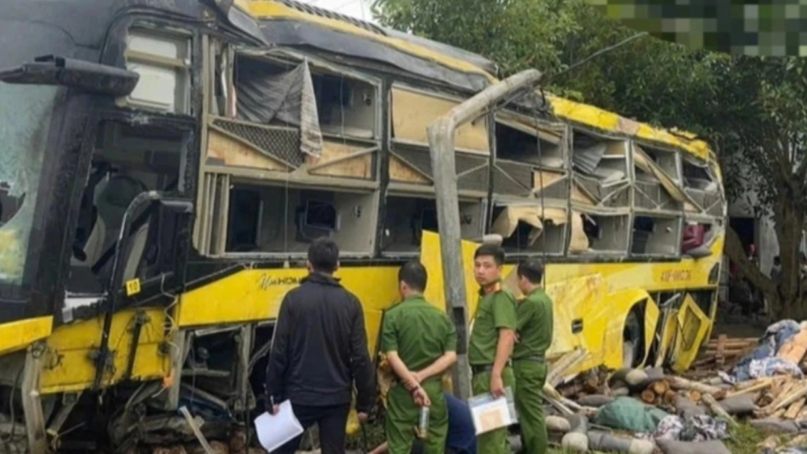 Vietnam'da korkunç kaza: Yataklı otobüs yoldan çıktı... Çok sayıda ölü ve yaralı var