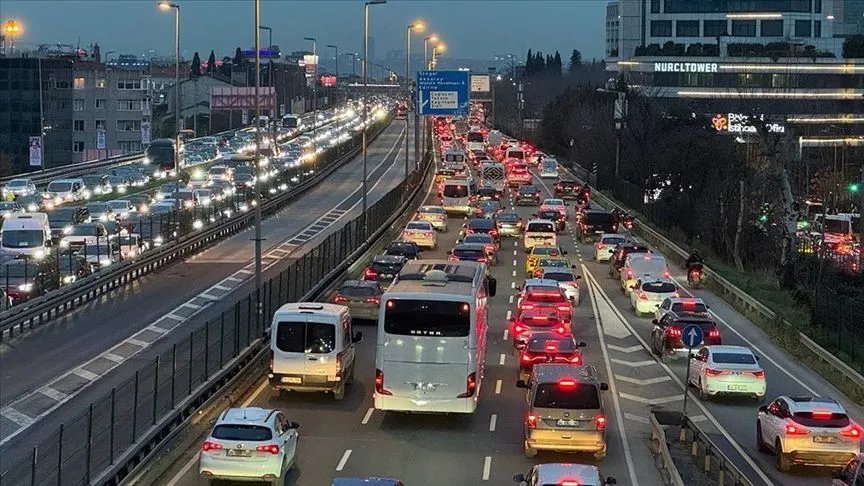 İstanbul'da akşam saatlerinde trafik yoğunluğu yüzde 85'e çıktı