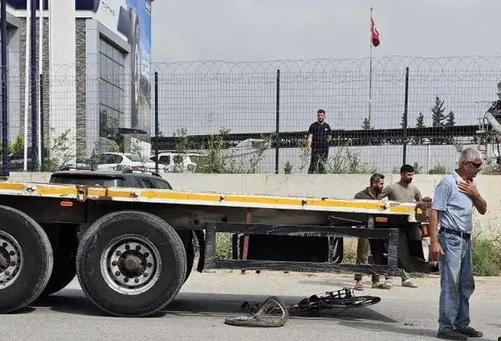 Mersin'de tırın çarptığı bisikletli çocuğun öldüğü kaza kamerada
