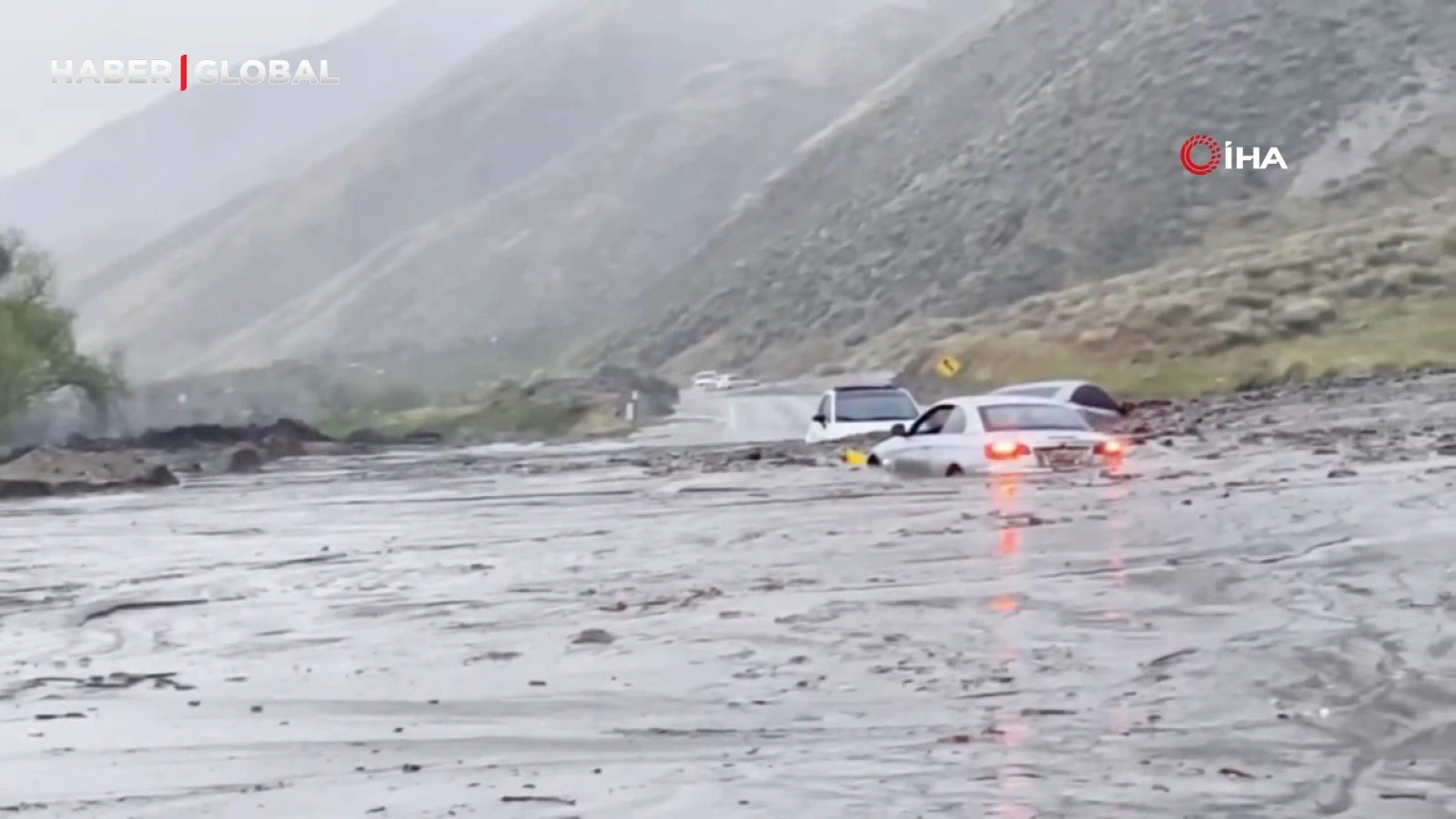 California'da yeni felaket: Sel, heyelan ve hortum kamerada