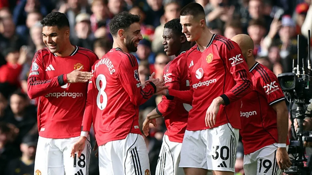 Manchester United sahasında kazandı!