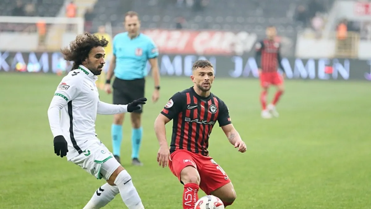 Arca Çorum FK evinde Sakaryaspor'u 2 golle geçti!