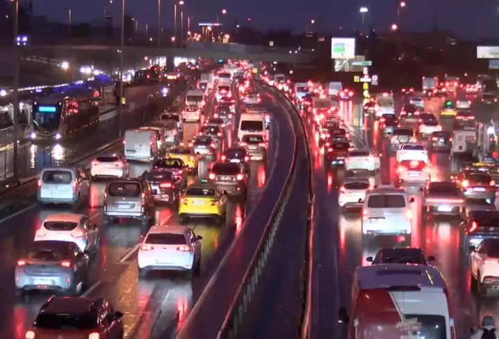 İstanbul'da yollar kilit! İşte kara yollarında son durum