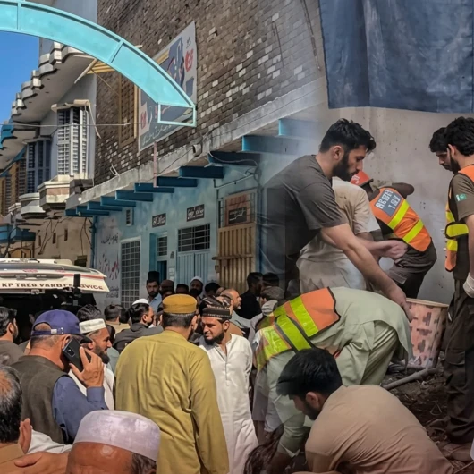 Pakistan'da Okul Çatısı Çöktü: 28 Kişi Hayatını Kaybetti