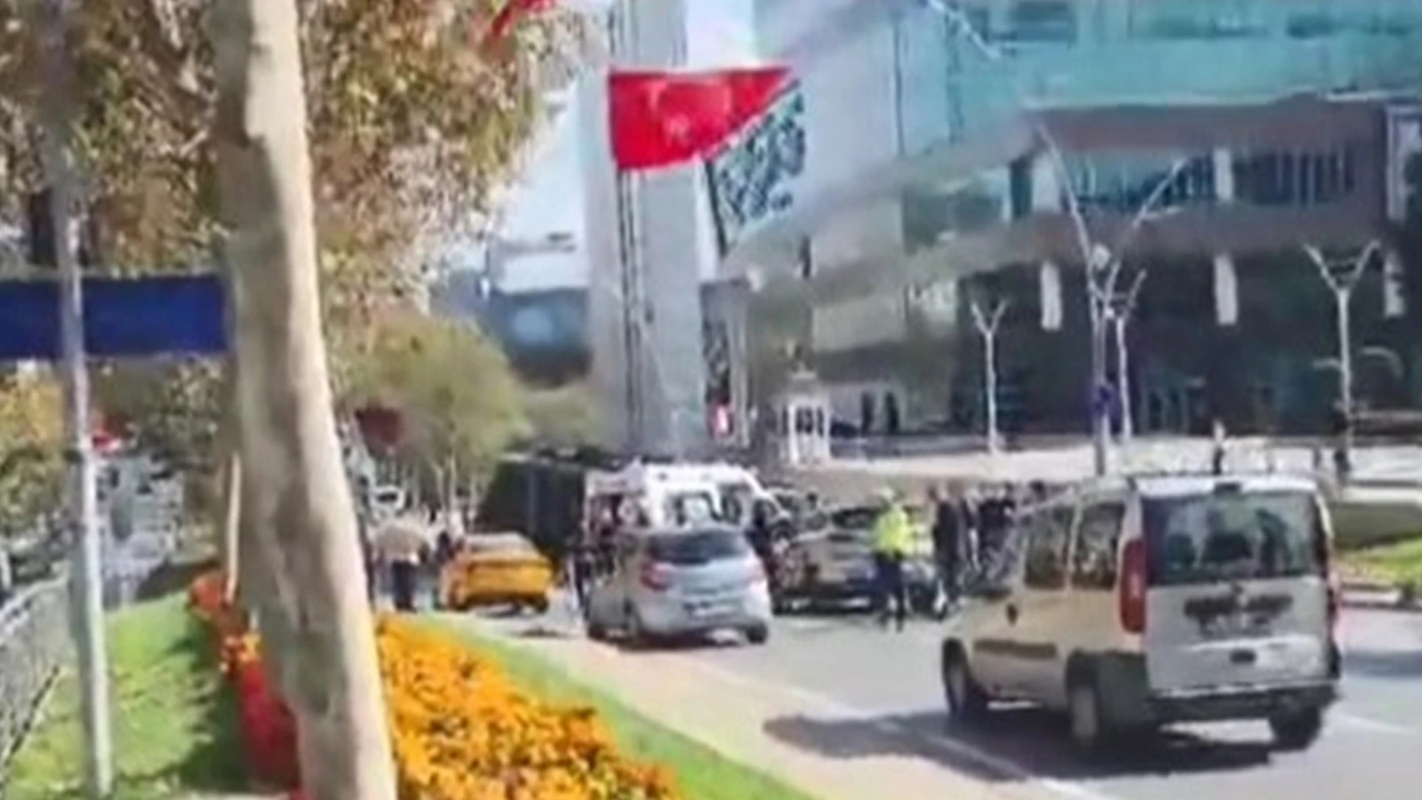 Yolun karşısına geçerken aracın çarptığı kişi öldü