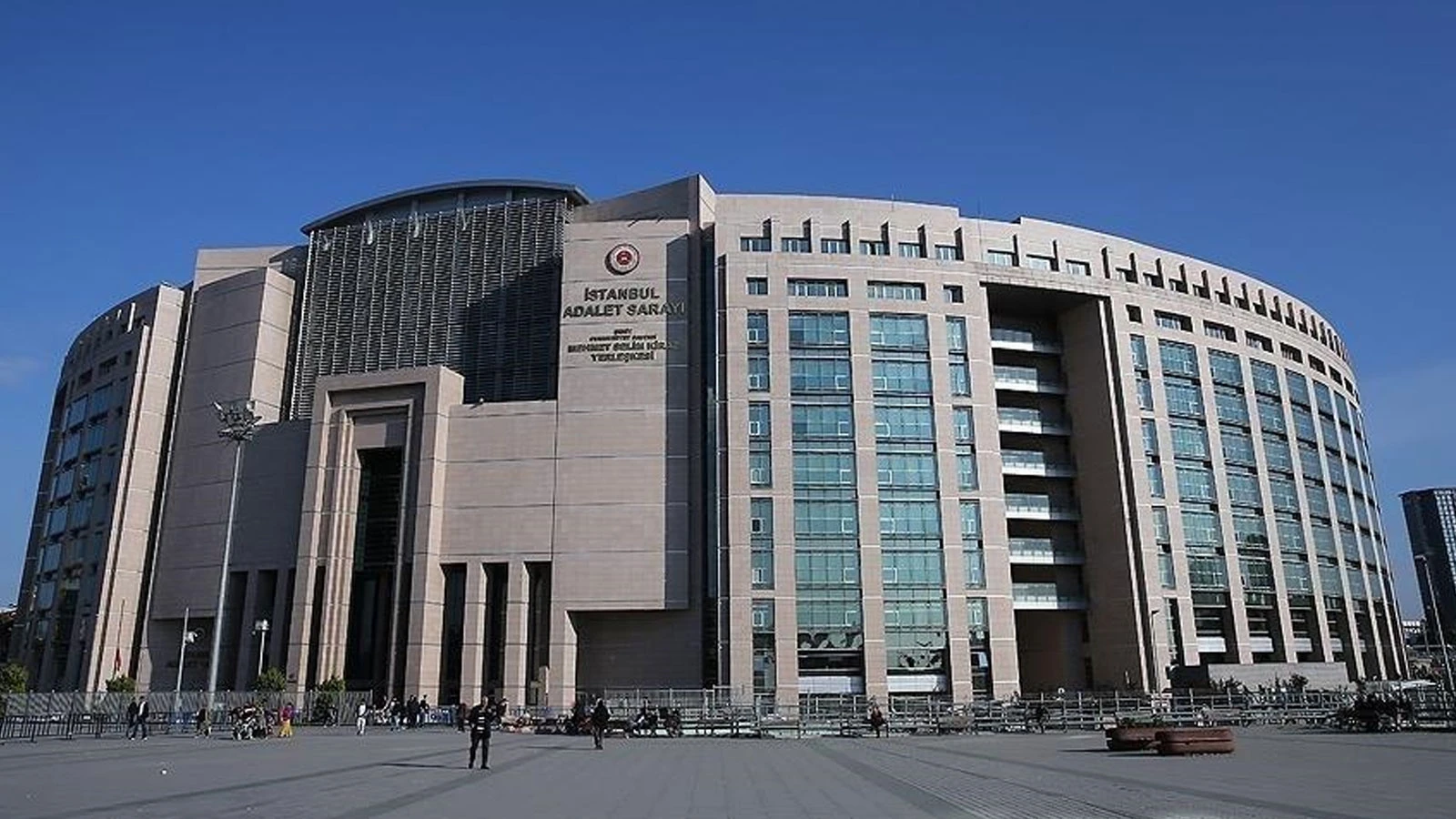 İBB'ye yönelik yolsuzluk soruşturması: 8 kişi tutuklandı