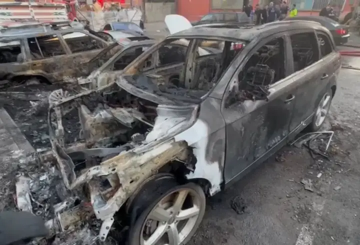 İstanbul - Ataşehir’de sanayi sitesinde çıkan yangında çok sayıda araç yandı