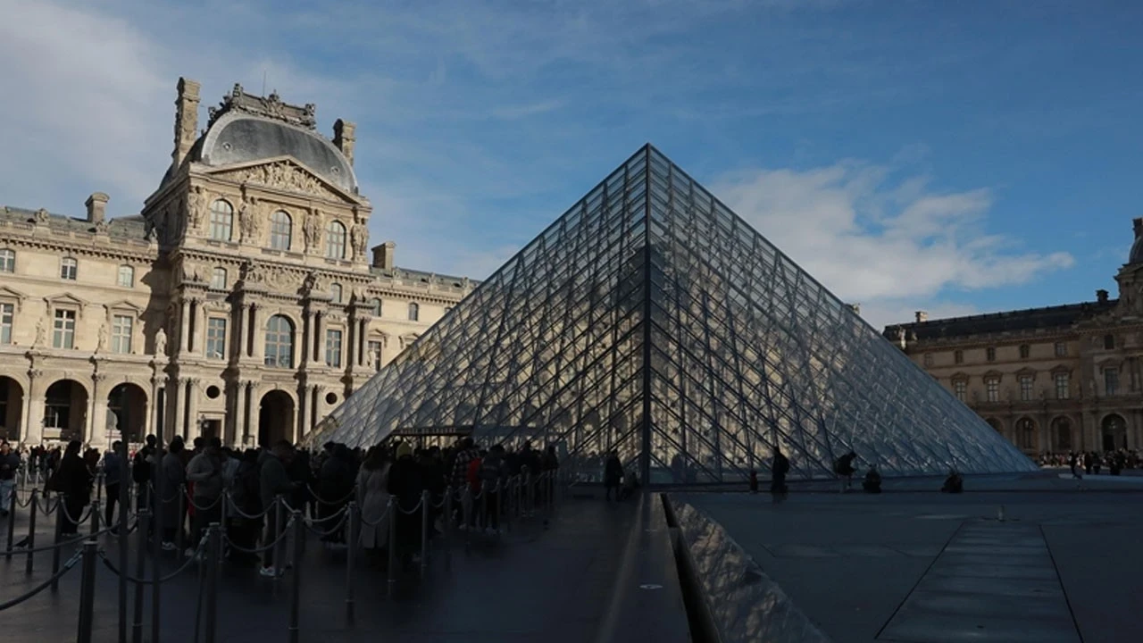 Louvre Müzesi'ndeki soygunda maddi kayıp belli oldu