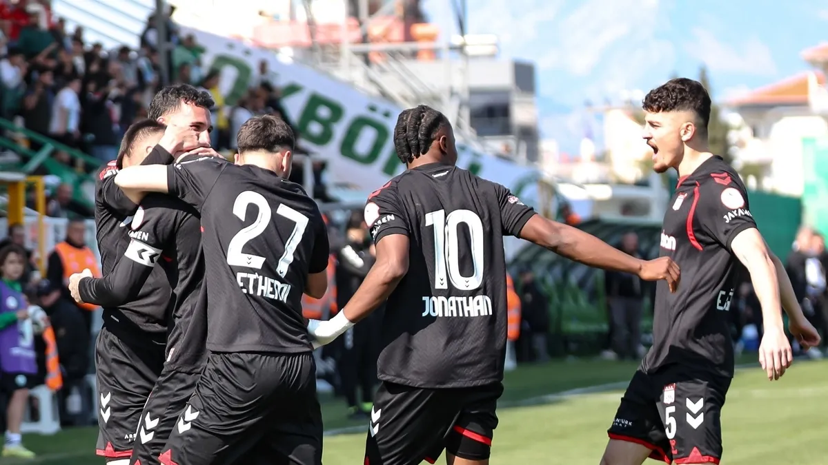 Rey Manaj Özbelsan Sivasspor'a deplasmanda 3 puanı getirdi