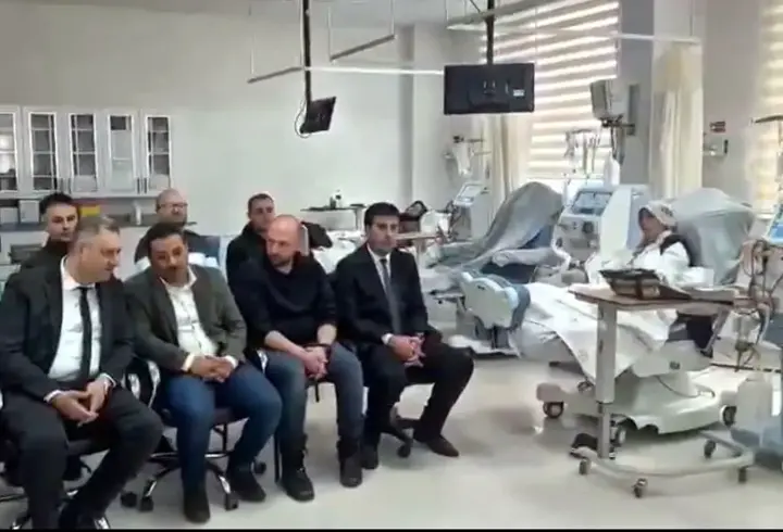Bitlis'te lise öğrencilerinden diyaliz hastalarına mini konser