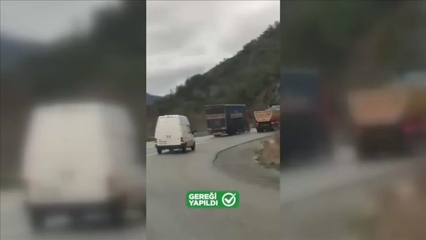 Artvin'de hatalı sollama anı sosyal medyada paylaşılan sürücüye ceza kesildi