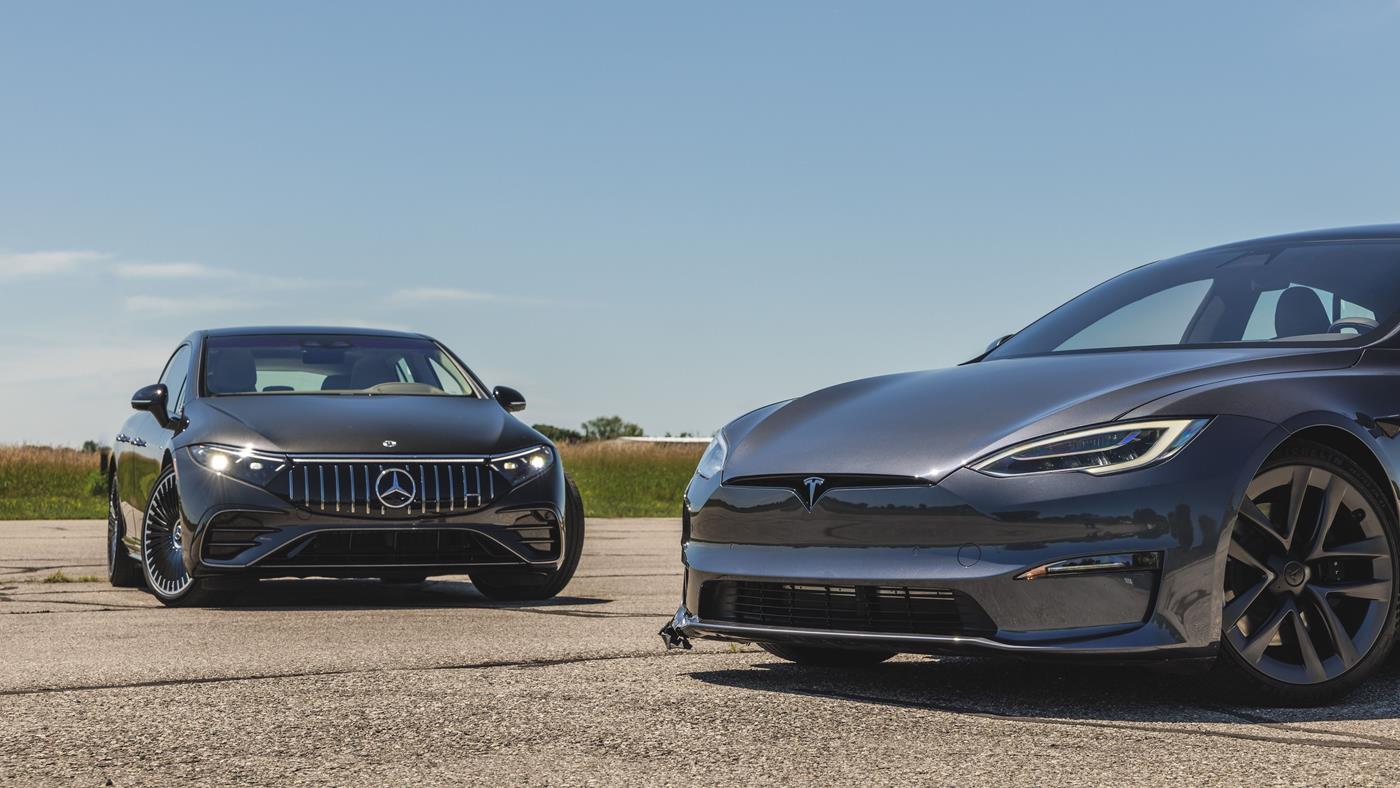 Tesla tarihinde ilk kez Mercedes'i satışlarda geride bıraktı!